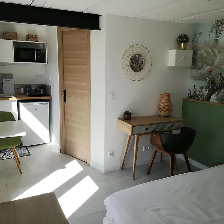 Appartement Studio au calme vue sur garlaban à Roquevaire Extérieur photo